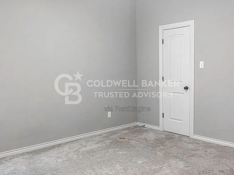 11003 Granby Ave — Photo 14
