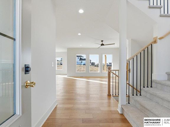 4th image of 5714 N 196th St