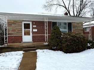 28050 Los Olas Dr, Warren, MI 48093