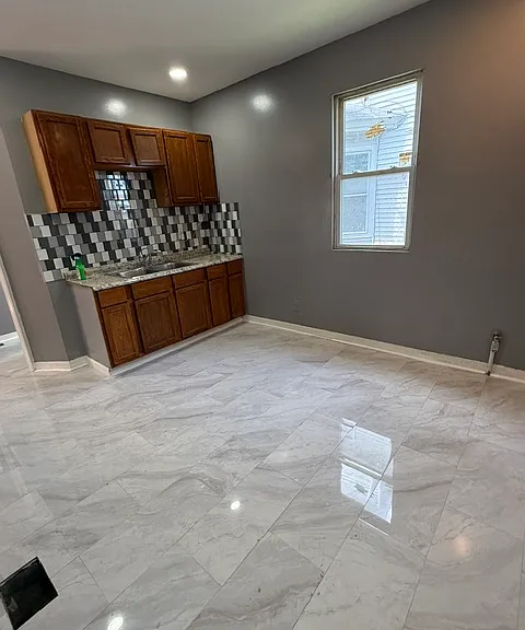 6915 S Damen Ave — Photo 7