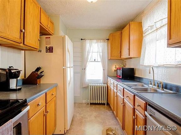 3rd image of 12 Parkway Dr