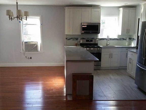 3rd image of 11860 223rd St