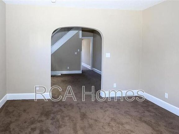 2nd image of 1127 N Dearborn St
