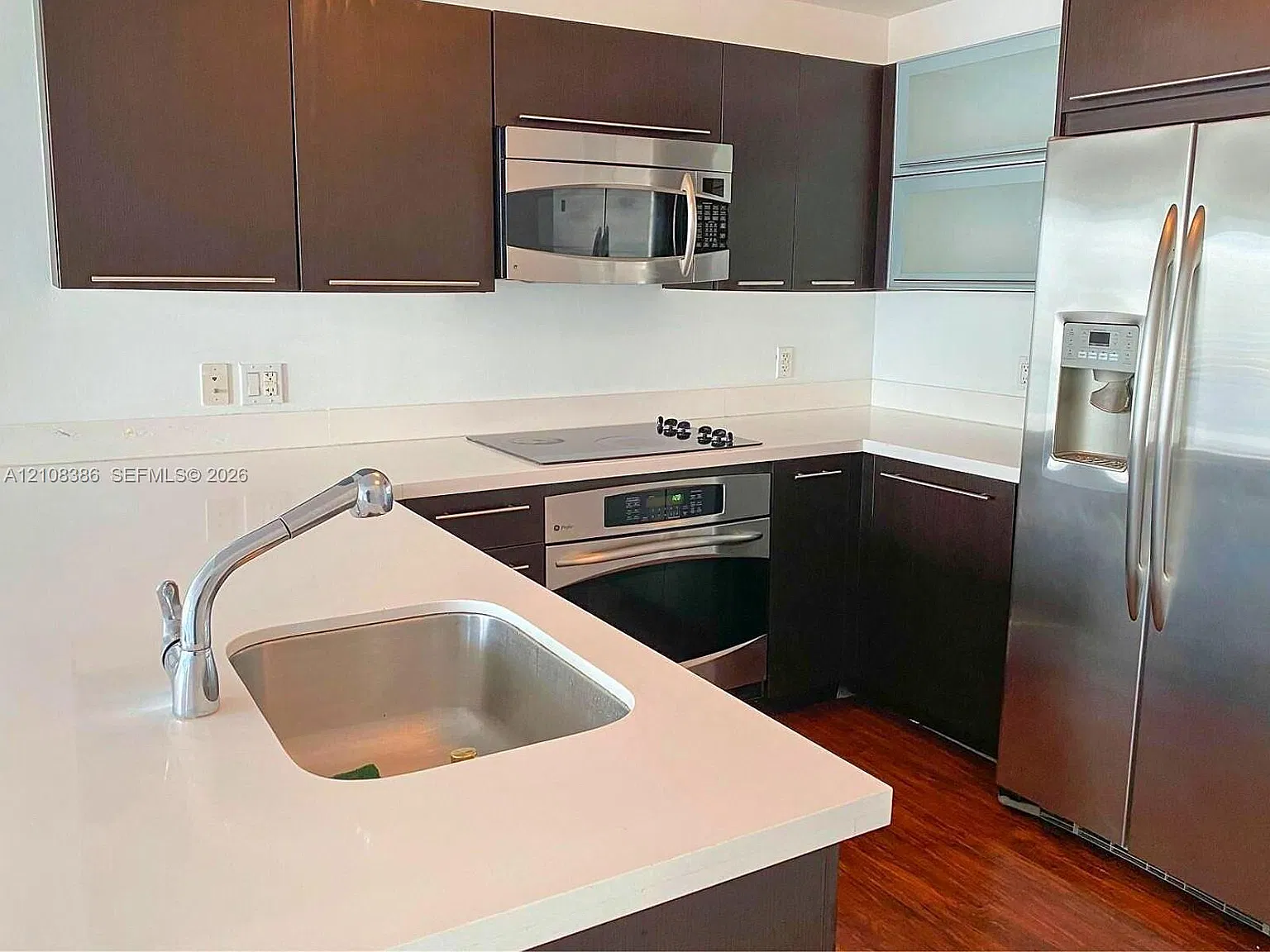 Ivy Condo — Photo 3