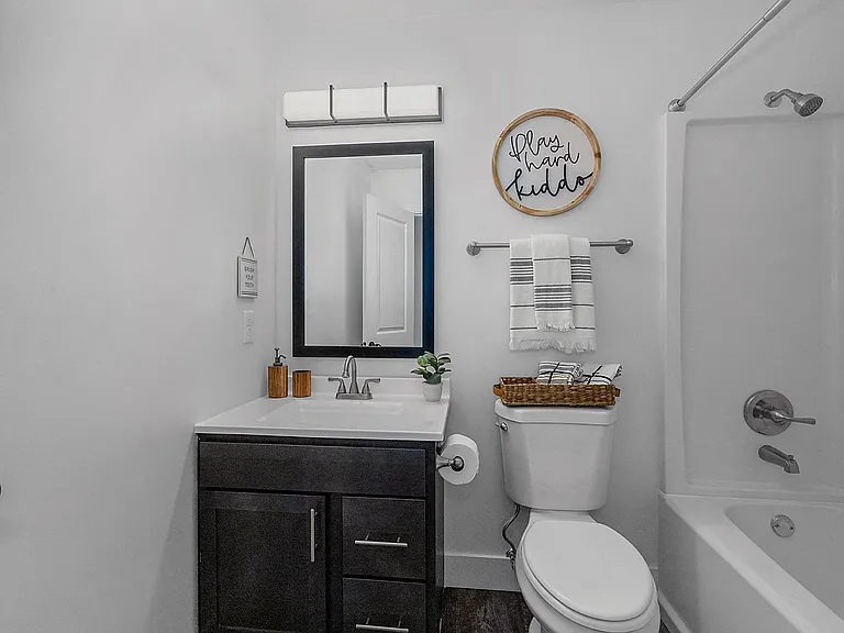Ivy Hills Living Spaces — Photo 149