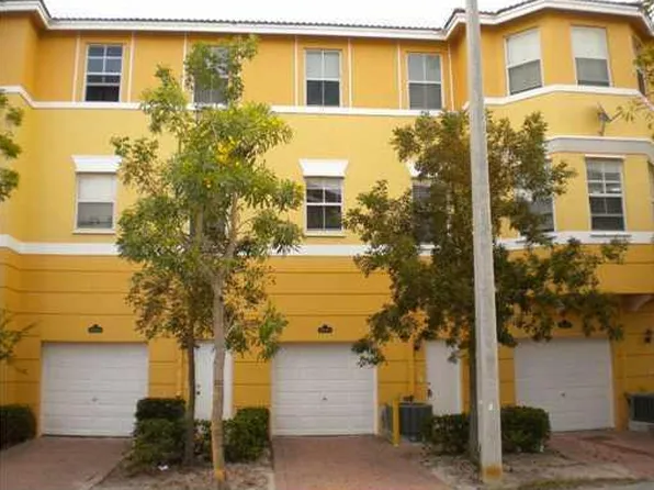 2042 Shoma Dr, Royal Palm Beach, FL 33414
