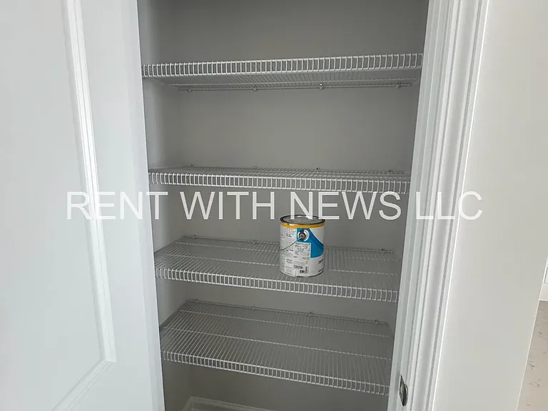 243 Paramount Dr — Photo 10
