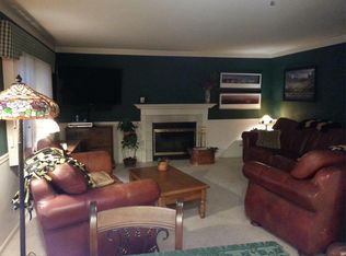 925 Blackhawk Dr, Elgin, IL 60120