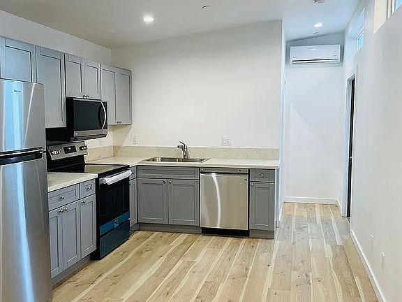 4th image of 229 6th St #7