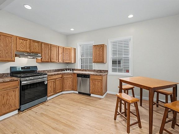4th image of 55 4th St #57