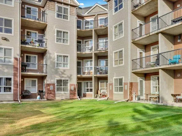 73 W Erin Woods Ct SE #1108, Calgary, AB T2B 3V2