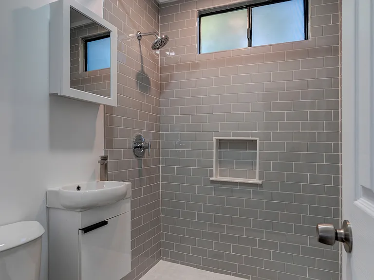 1476 N Wilson Ave — Photo 15