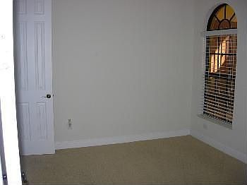 4th image of 4828 SW 17th Pl APT 3B