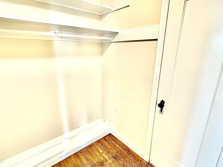 Tudor Hall Apartments — Photo 22