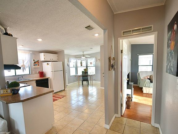 4th image of 203 Hibiscus Way