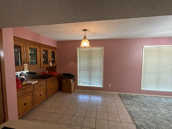 5th image of 206 Mann St