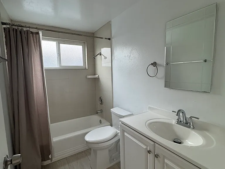 1310 Agate St #C — Photo 9