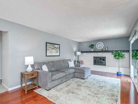 3rd image of 533 Nelson Dr