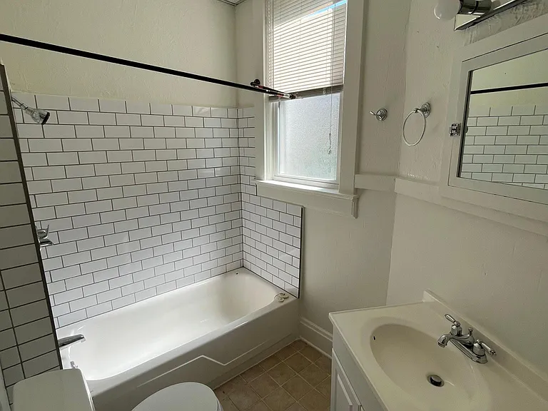 3910 Forest Ave #1 — Photo 8