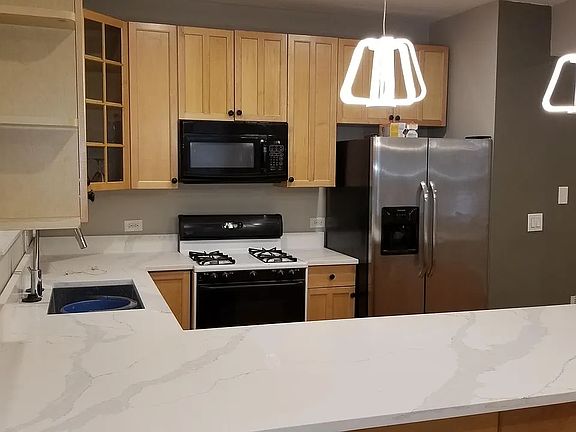 2nd image of 2119 W Melrose St #1