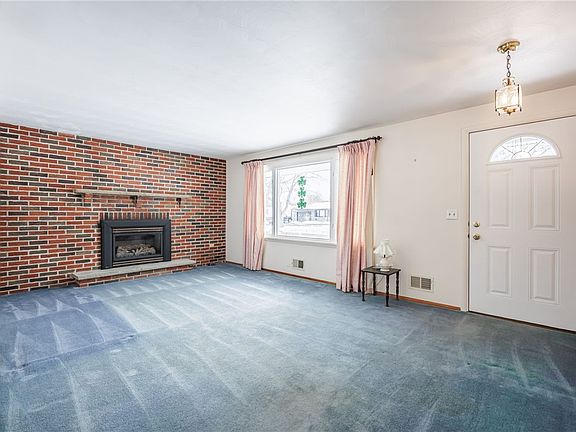 3rd image of 24 Bobbie Dr