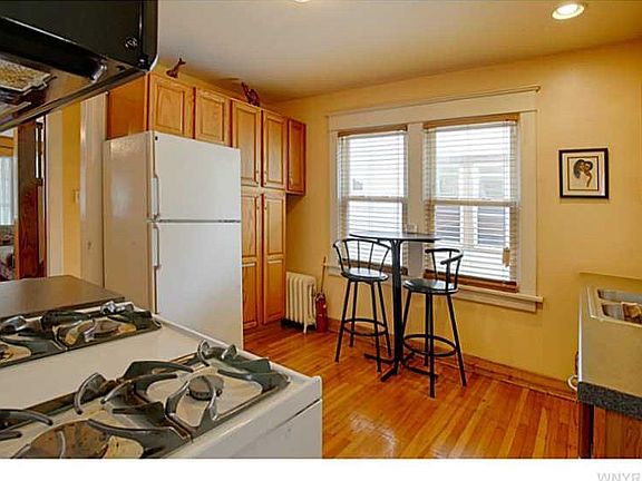 5th image of 342 Norwalk Ave