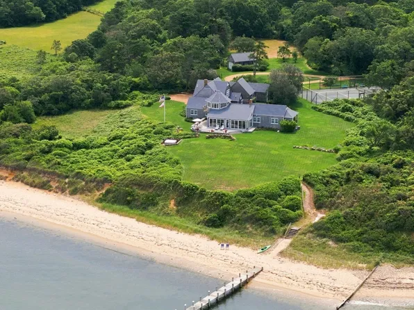 139 Chappaquiddick Rd, Edgartown, MA 02539