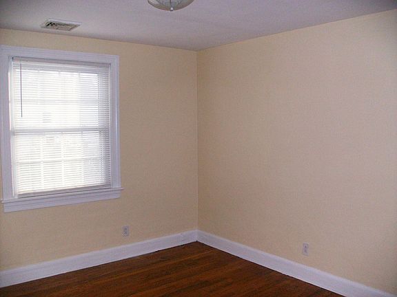 4th image of 1301 Longwood Dr #1