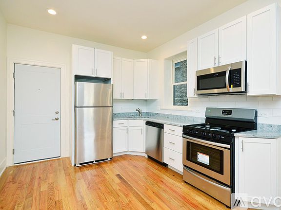2nd image of 2235 N Clybourn Ave APT 2R