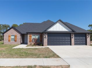 894 E Tucks Chapel Rd, Rogers, AR 72756