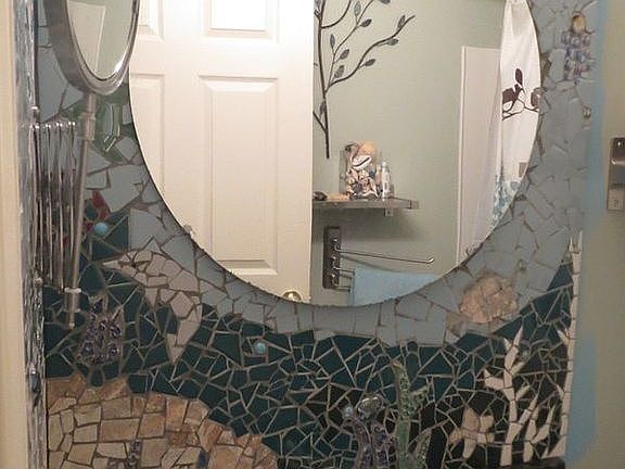 Full bath off Kitchen & 2 br