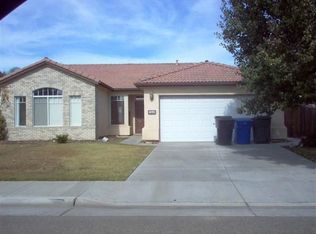 1040 W Encore Dr, Hanford, CA 93230