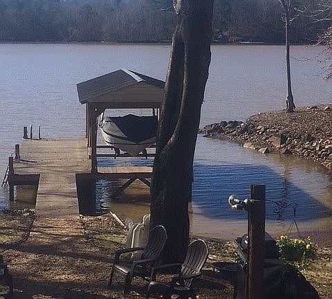 3rd image of 591 Lakeview Dr