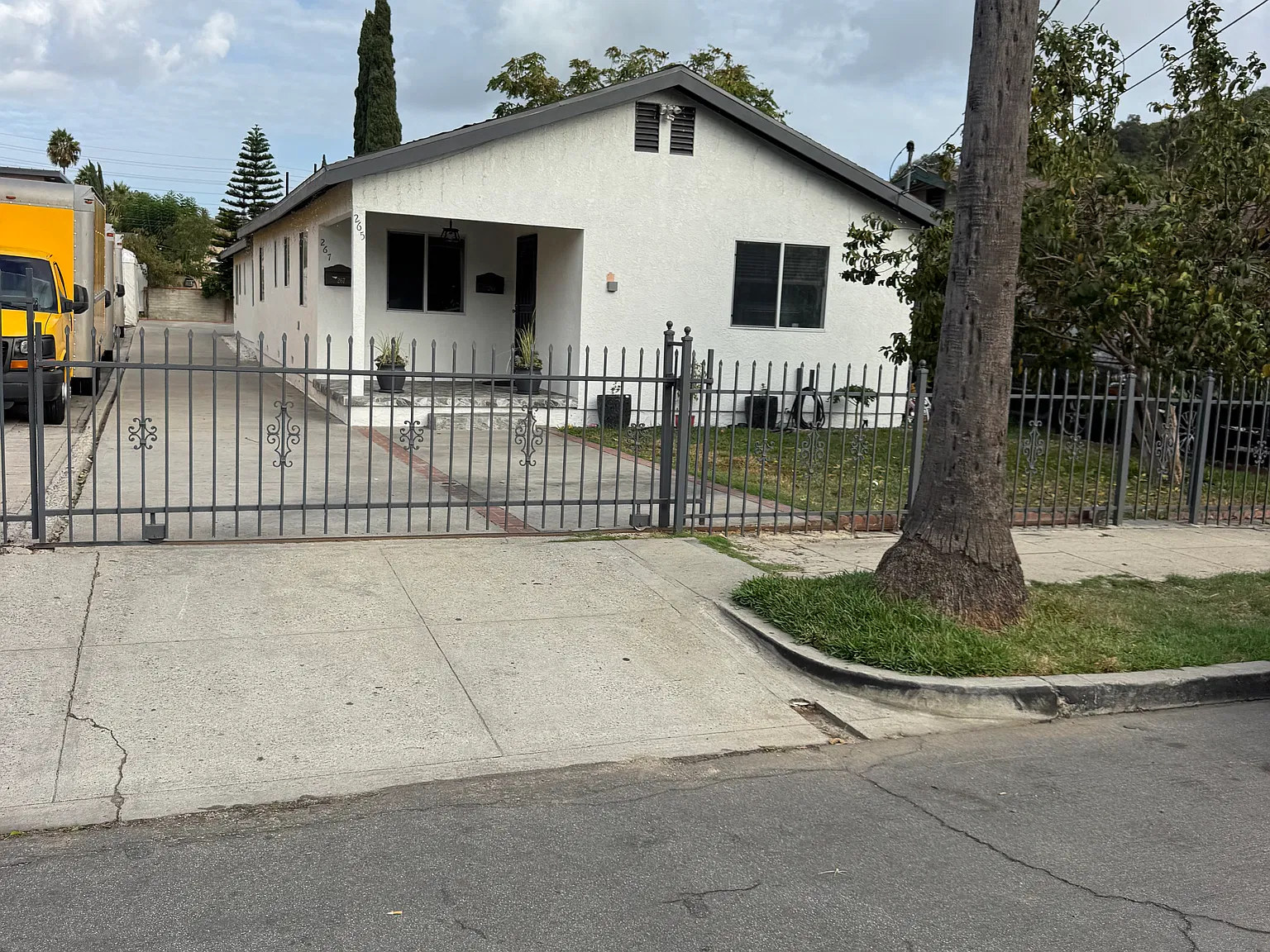 2 bed, 825 sqft, $3,500 — Photo 3