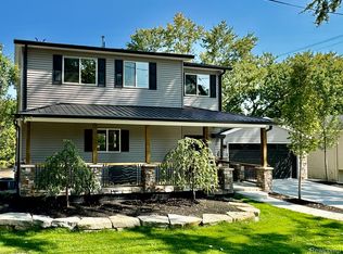 2912 Rowan Blvd, Waterford, MI 48329
