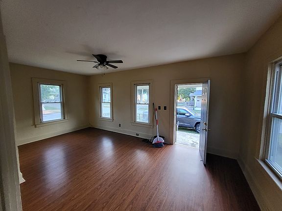 2nd image of 527 Pleasant Pl