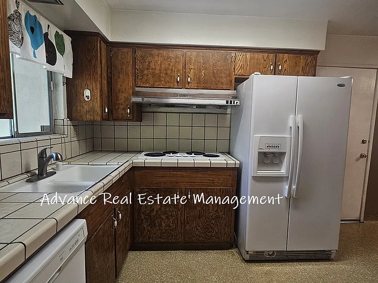 7320 S Land Park Dr — Photo 6