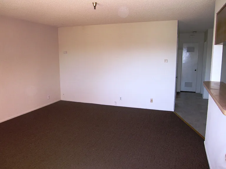 13415 Kornblum Ave #3 — Photo 3