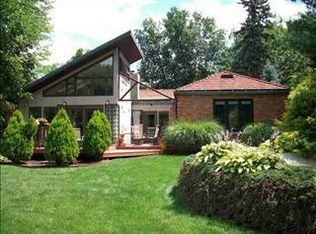1916 Glen Dr, Jackson, MI 49203