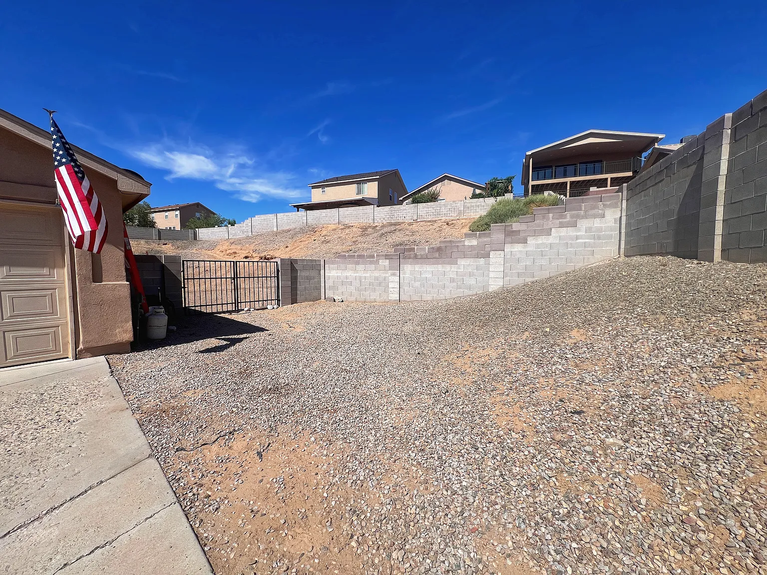 3 bed, 1100 sqft, $2,100 — Photo 3