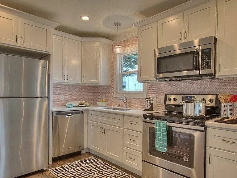 4611 N Pearl St — Photo 3