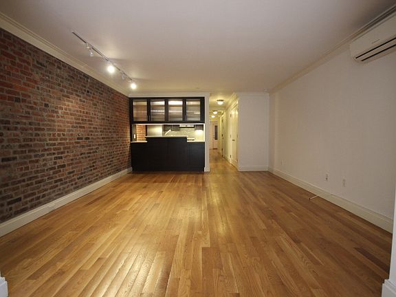 4th image of 415 W 22nd St APT Gdn
