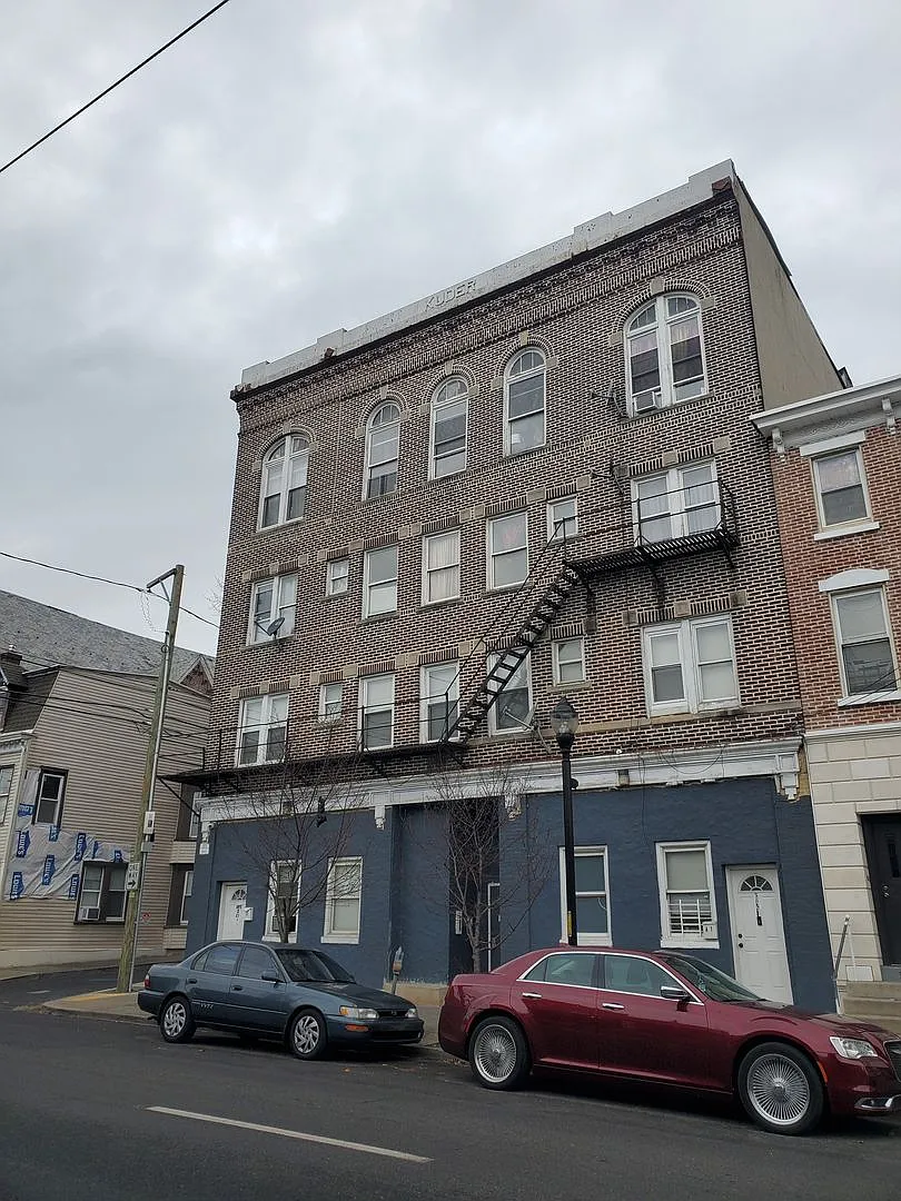 Building Photo - 621 W Turner St