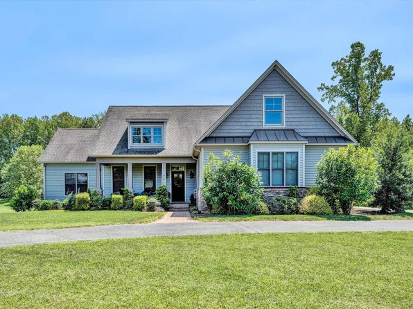 215 Bermuda Dr, Hardy, VA 24101