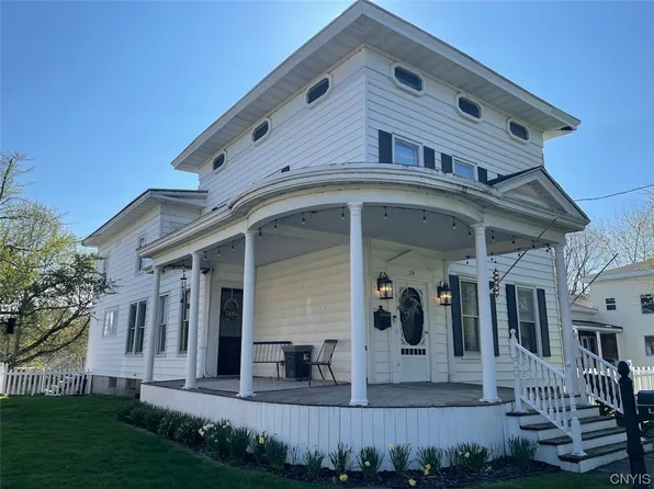 39 Lake St, Pulaski, NY 13142