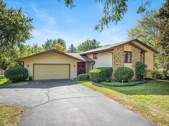 3rd image of 6933 Canter Ct