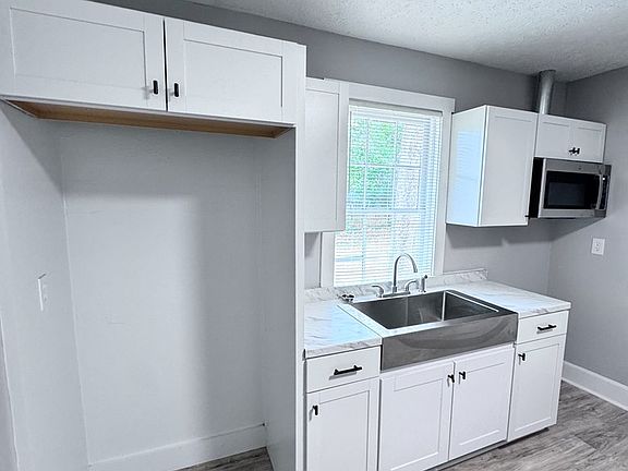 5th image of 1016 Samson Ave