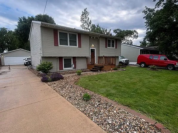 1312 Roosevelt St, Waterloo, IA 50707
