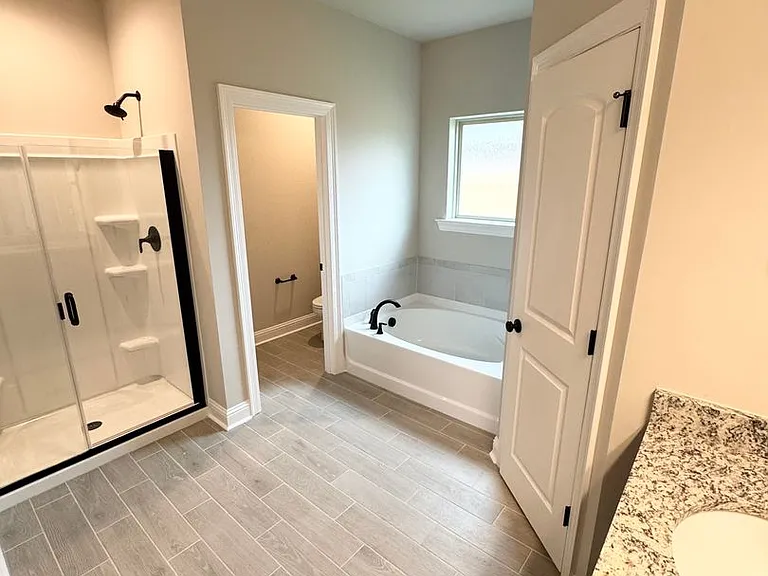 213 Paisley Ln — Photo 5