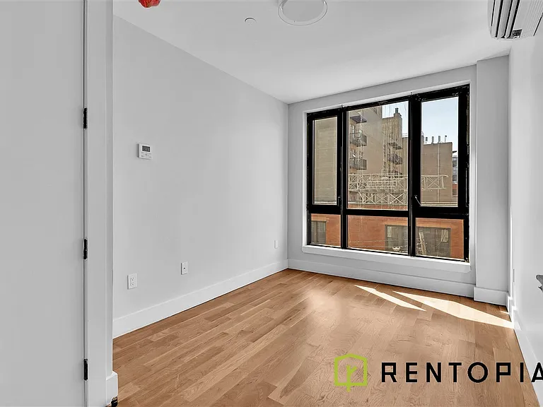 5 Withers St #4G — Photo 5